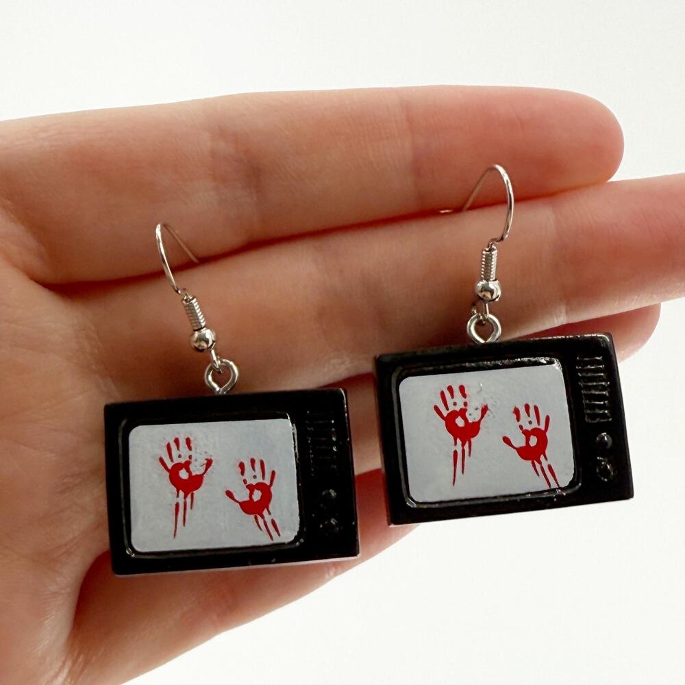 Retro Horror TV Earrings – 90s-Inspired Spooky Dangle Earrings
